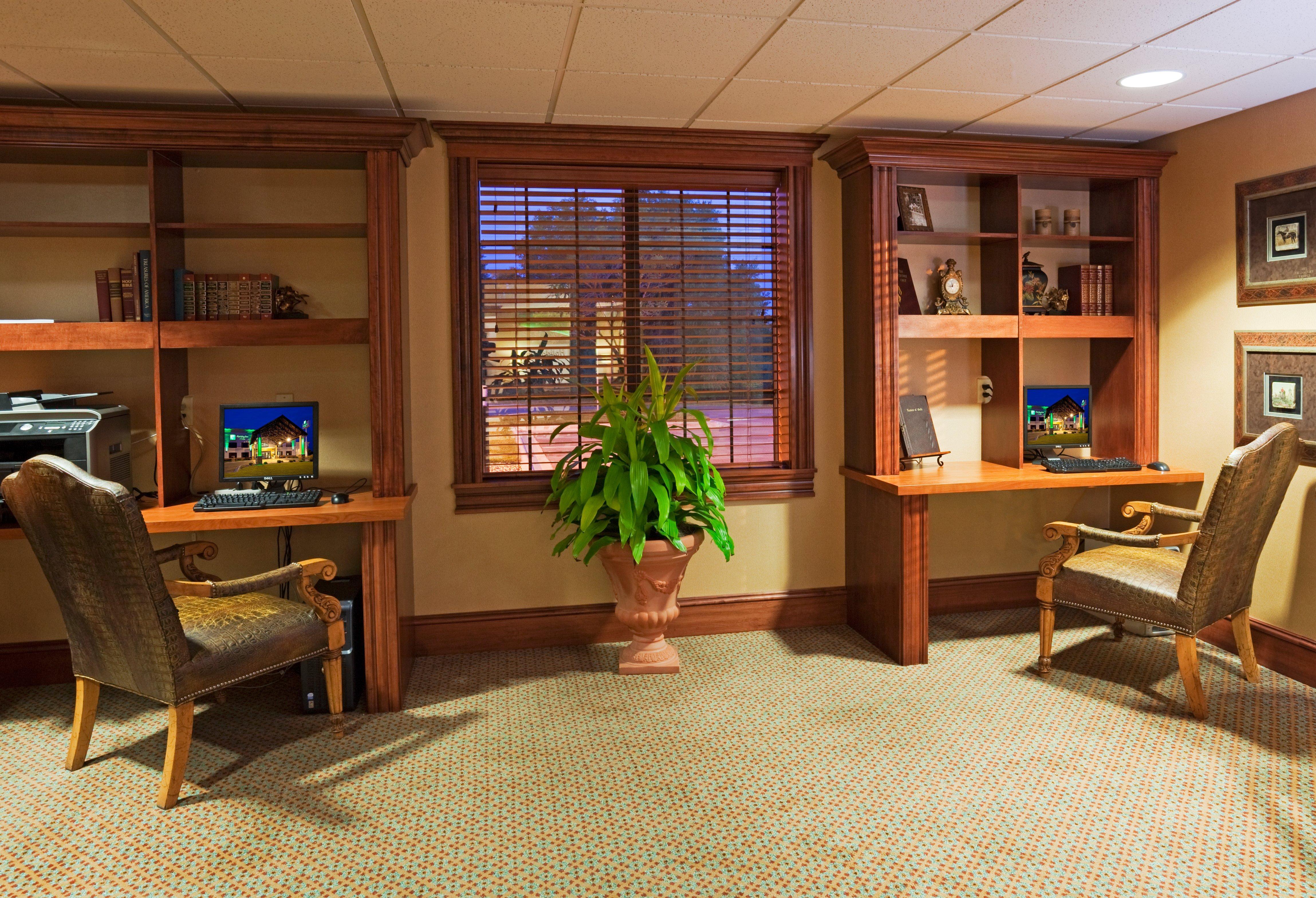 Holiday & Minneapolis-lakeville By Ihg Lakeville